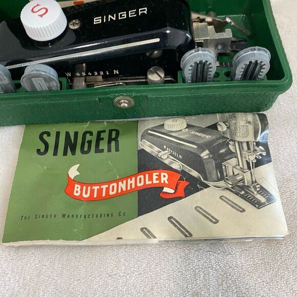Vintage Singer Buttonholer with 7 Templates Instructions and Case Untested - Picture 4 of 12